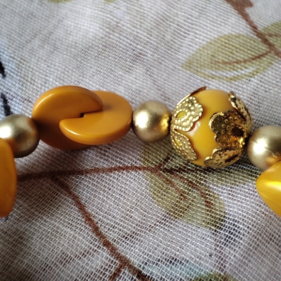 Butterscotch Faux Bakelite 1960's Interlocking Stretch Bracelet Gold Tone Lucite - Picture 5 of 5